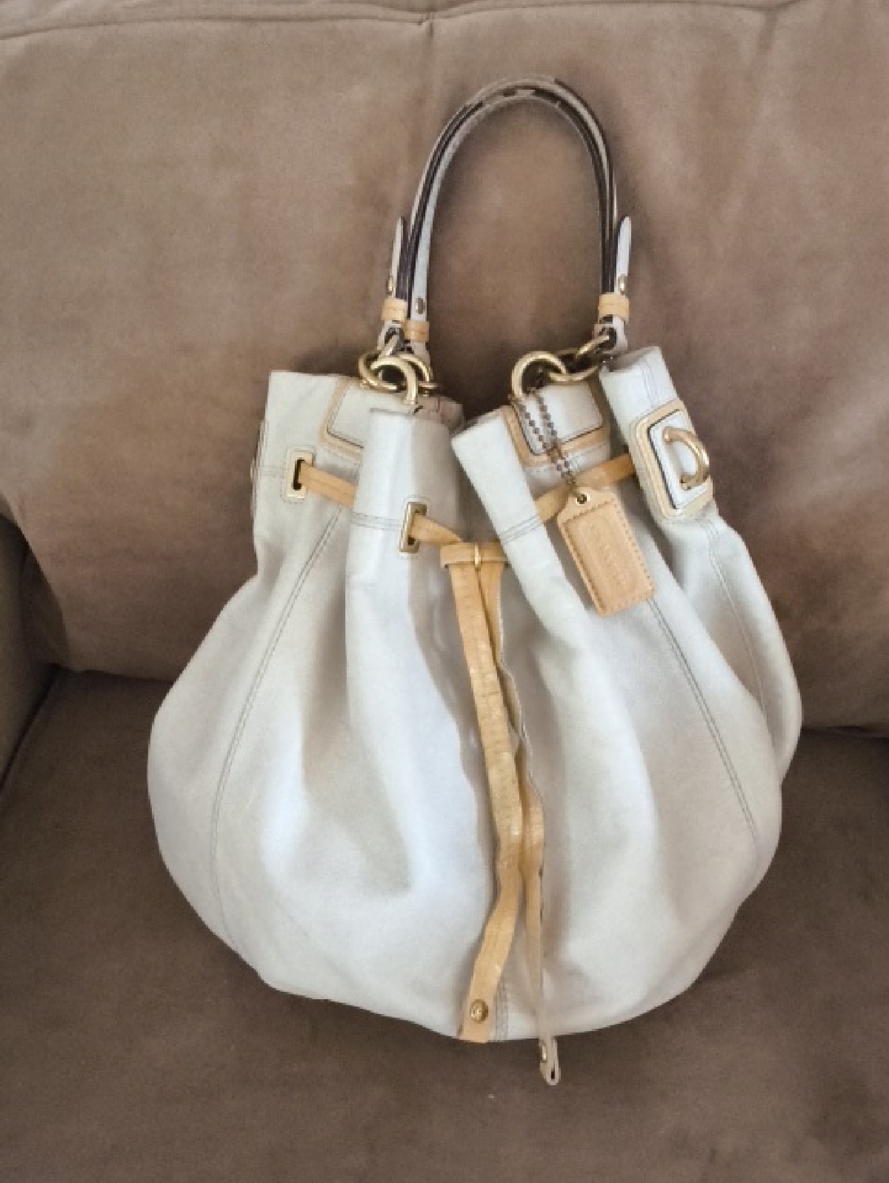 Coach Peyton Classic Cream Off White Vintage Shoulder Bag Tote Purse